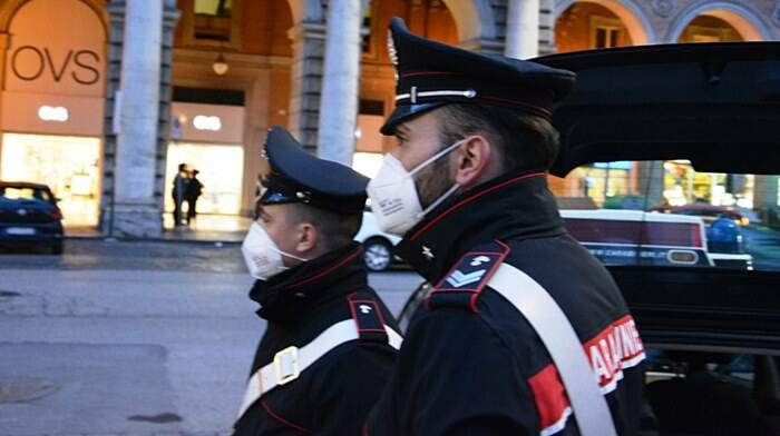 Roma, bivacchi e gente senza mascherina: pioggia di multe a piazza Vittorio Emanuele II