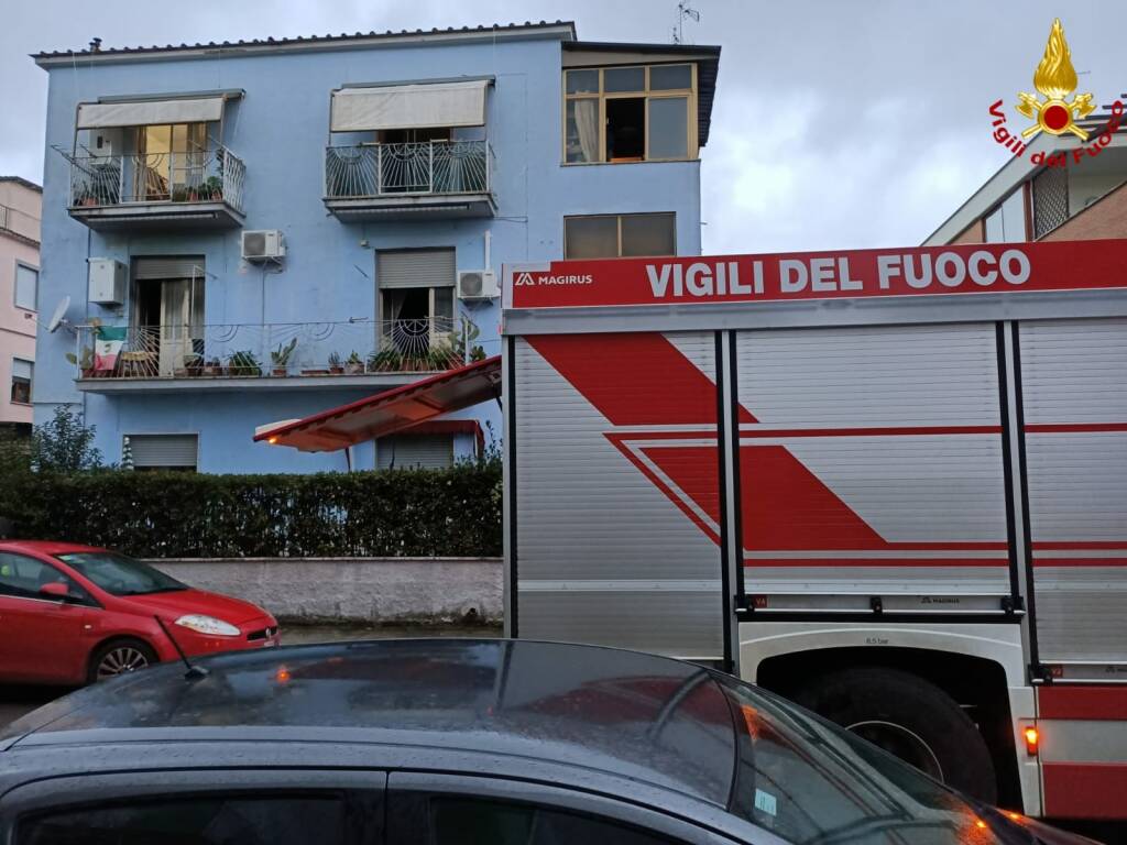 Incendio in un appartamento in via Cena a Latina: un morto e due intossicati