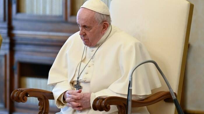 Il Papa bacchetta i fedeli: “La Bibbia non si legge come un romanzo né va ripetuta a pappagallo”