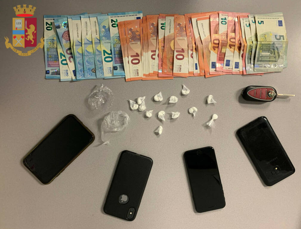 Roma, 15 pusher in manette in sette giorni: sequestrati 356 grammi di droga