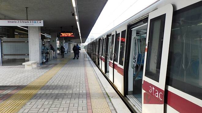 Caos Roma-Lido, Picca: “Inaccettabile che la linea rimanga così prima dei nuovi treni”