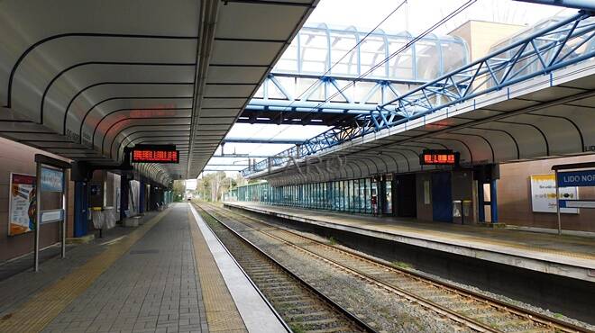 Roma-Lido, mancano i treni: linea sospesa fra Lido Centro e Colombo