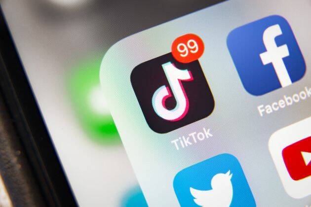 Il web diventa pulpito: prete filippino spopola su TikTok con 1,6 milioni di follower