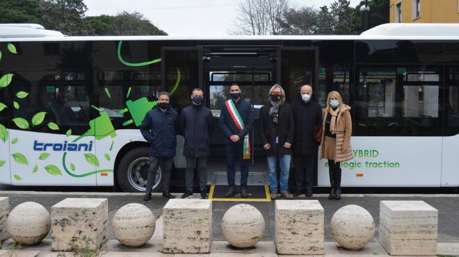 Mobilità sostenibile a Pomezia: arrivano due bus a sistema ibrido per il trasporto pubblico