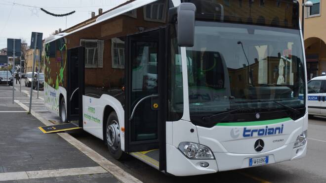 Mobilità sostenibile a Pomezia: arrivano due bus a sistema ibrido per il trasporto pubblico