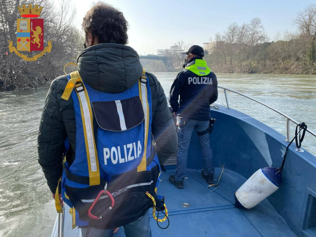 controlli polizia di stato fiume tevere roma