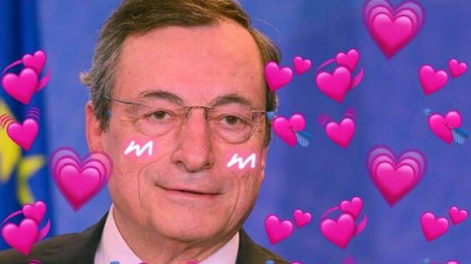 Addio Conte, Draghi è il nuovo “sex symbol” del web: le fan si scatenano sui social