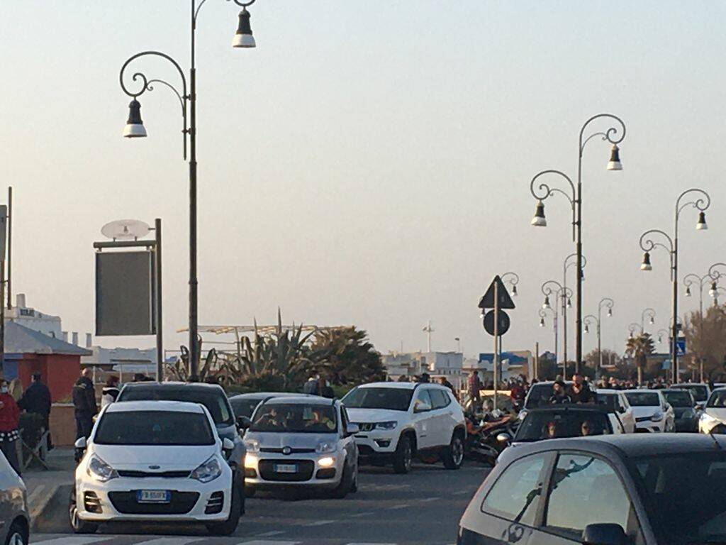 Anticipo di primavera sul litorale: tutto esaurito a Ostia e Fiumicino