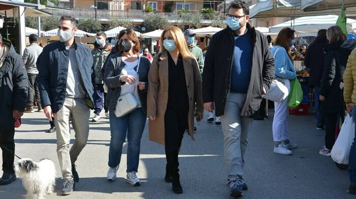 Pomezia, sopralluogo di Zuccalà al “nuovo” mercato del sabato: “Una vittoria per tutti”