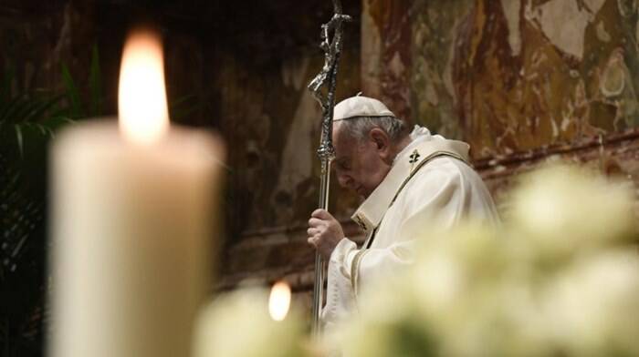 Il Papa: “Troppi solisti nella Chiesa, anche se stonato dobbiamo essere un coro”