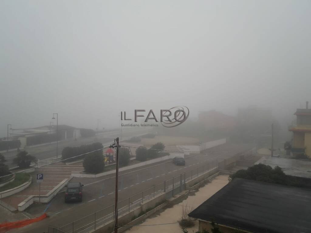 Sveglia con la nebbia. “Buongiorno da Milano”, ma è litorale laziale