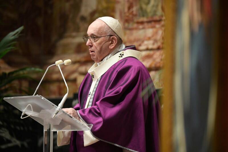 Le Ceneri, il Papa: “La Quaresima non è una raccolta di fioretti ma un viaggio di ritorno a Dio”