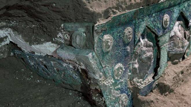 Nuova scoperta a Pompei: ritrovato un grande carro cerimoniale