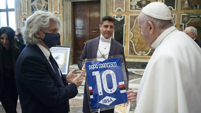 Il Papa incontra la Samp: “Il calcio è una strada di vita e di santità”