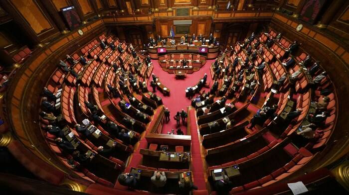Il decreto Aiuti approda in Senato: il M5S non voterà la fiducia, crisi di Governo a un passo