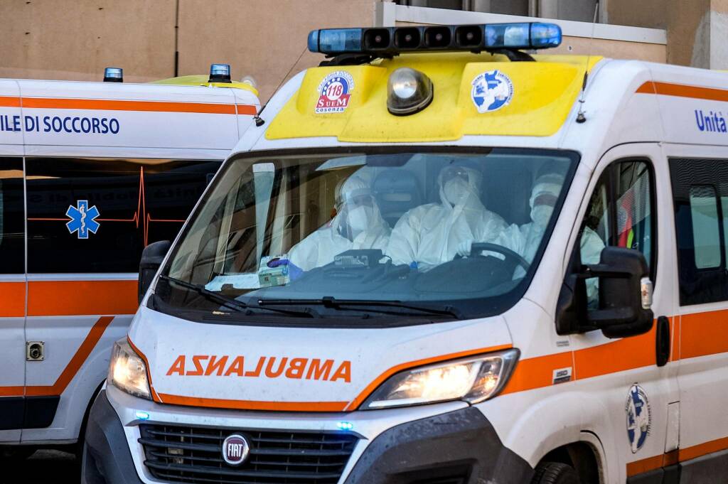 Roma, blitz dei Nas: ruggine nel vano sanitario e niente estintori nelle ambulanze