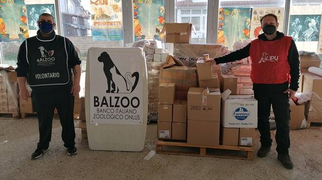 Primavera in arrivo, i volontari di Balzoo donano 250 chili di cibo per uccelli alla Lipu