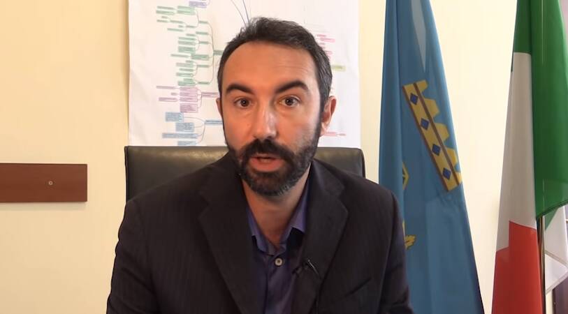 Il consigliere regionale Barillari: “Sono in ufficio senza Green Pass, mi tirino fuori con la forza”