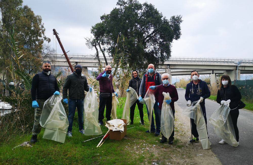 Giornata ecologica a Fondi: pulite spiagge e canali di Capratica e Torre Canneto