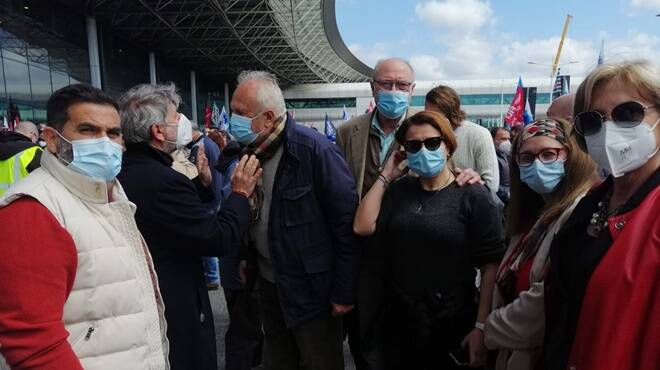 maggioranza fiumicino manifestazione alitalia