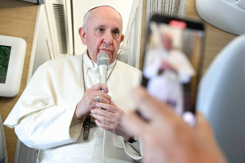 “Ascoltare la società”: la ricetta di Papa Francesco per sconfiggere le fake news