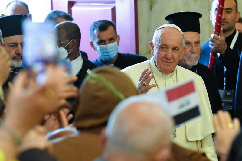 Dall’Iraq l’anatema del Papa al terrorismo: “No alla strumentalizzazione della religione”