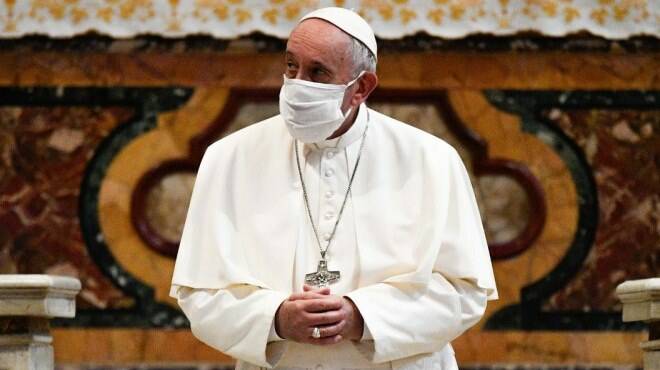 Coronavirus, Papa Francesco dona mascherine e respiratori alla Colombia