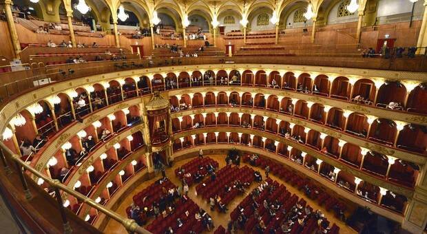 Scoprire di notte e dormire al Teatro dell’Opera: a Roma si può