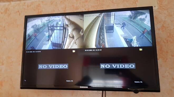 Latina, è ai domiciliari ma installa delle telecamere per “spiare” la Polizia: denunciato