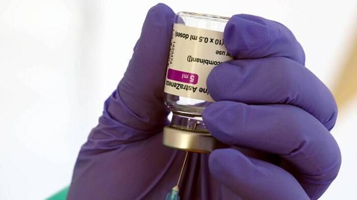 Vaccino anti-Covid di AstraZeneca, via libera dell’Ema: “E’ sicuro ed efficace”