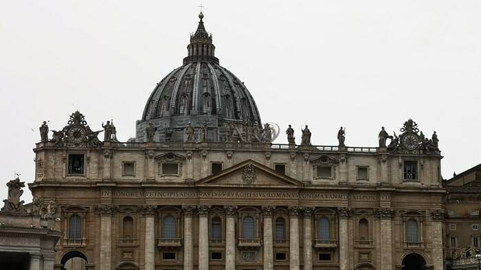 Il Vaticano: “Illecito benedire le coppie gay. Il matrimonio è solo tra uomo e donna”