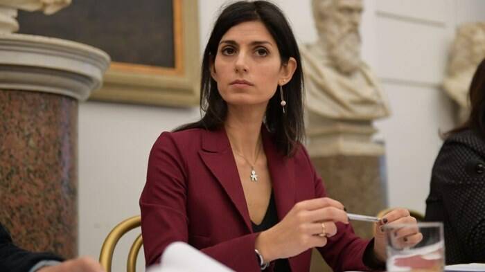 A Roma è “lotta agli zozzoni”, la Raggi: “48 denunciati e oltre 9mila multe”