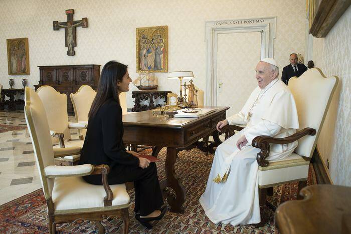 La sindaca Raggi in Vaticano a colloquio con Papa Francesco