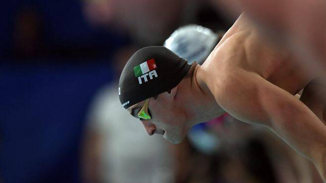 L’oro del destino per Razzetti: agli Europei di nuoto è il Re dei 200 farfalla