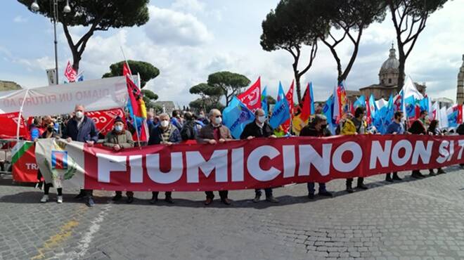 Alitalia, Raggi non riceve la giunta di Fiumicino, il Vicesindaco: “Vergogna!”