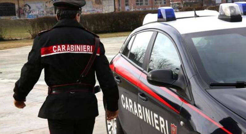 Parte un colpo mentre pulisce la pistola: guardia giurata uccide la cognata