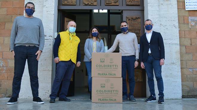 A Pomezia Pasqua di solidarietà: Coldiretti dona due pacchi di generi alimentari