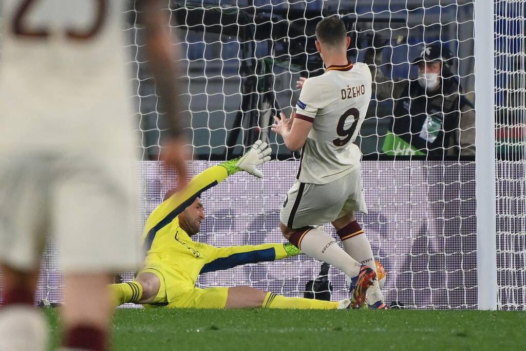 Europa League, la Roma soffre ma gode: Dzeko la porta in semifinale