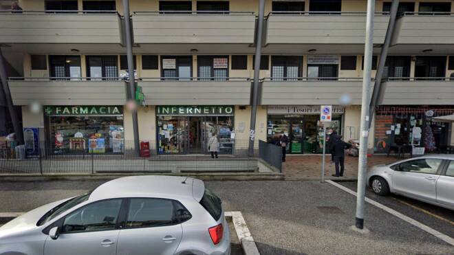 Infernetto, furto nella farmacia di via Giordano: colpo da quattromila euro