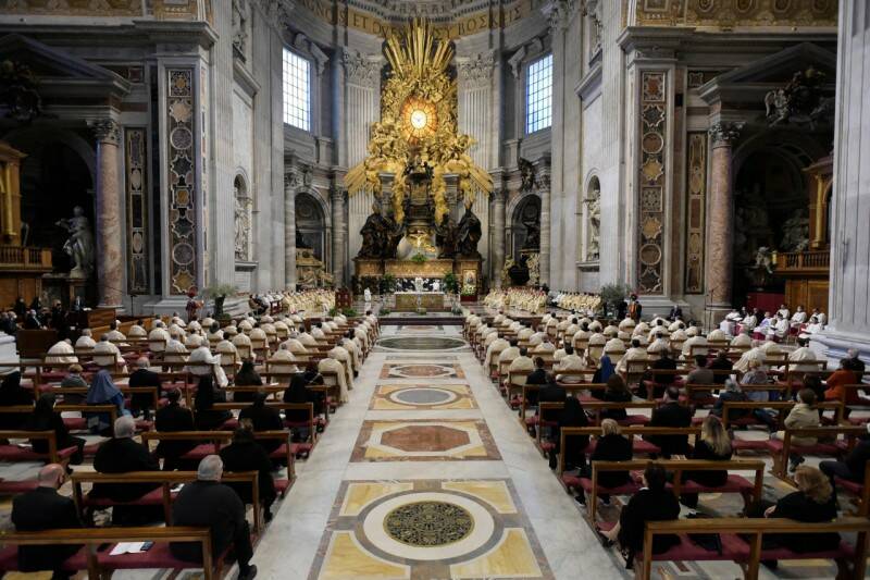 Messa Crismale, il Papa: “La croce non si negozia, non è per masochismo ma per amore”