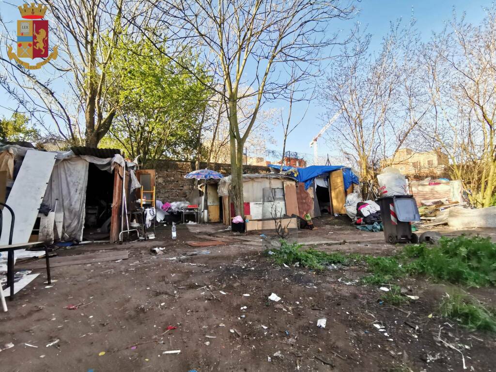 Roma, sgomberato un mini campo rom abusivo in via Acqua Bulicante
