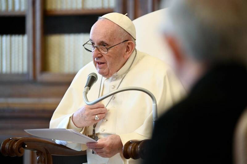 Il Papa: “Le preghiere buone si propagano in continuazione, con o senza social”