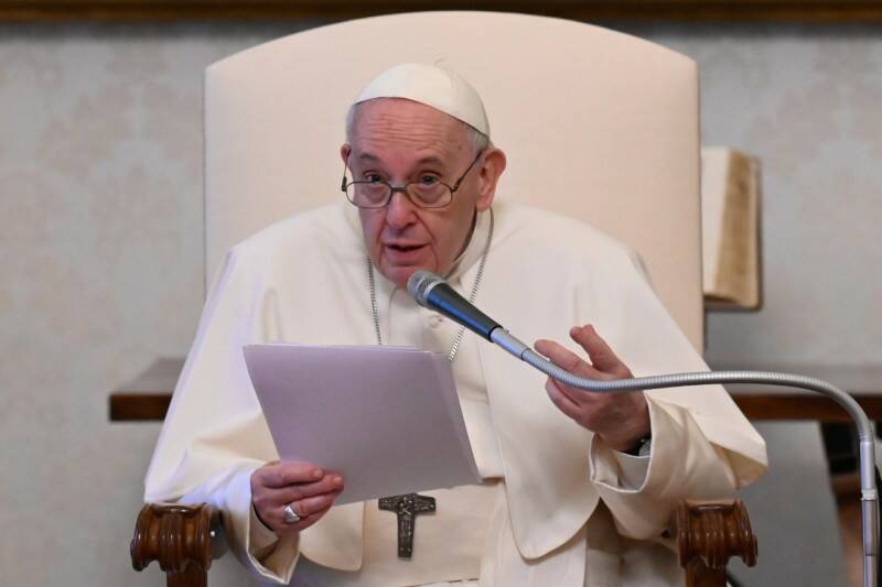 Il Papa: “La vita interiore non può essere calpestata. Meditare è un bisogno di tutti”