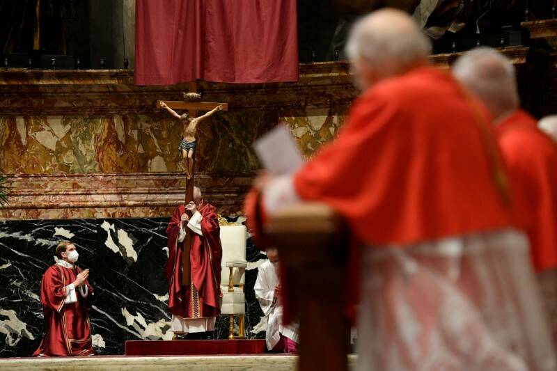 Celebrazione della Passione del Signore con Papa Francesco: orario e dove vederla in diretta tv e streaming