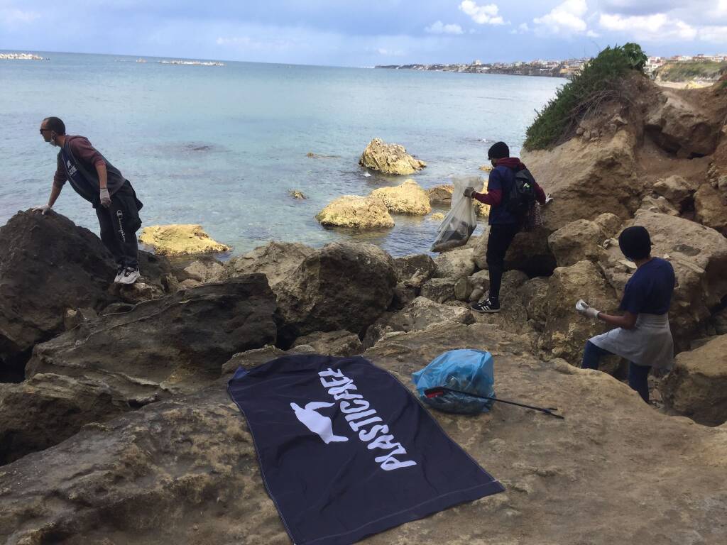 Anzio, Ardea, Latina Plastic Free: volontari in campo per pulire parchi e spiagge