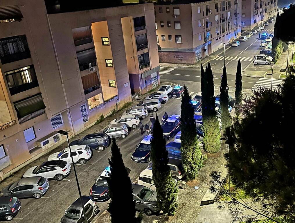Roma, mercato della droga “aperto” giorno e notte: 16 arresti