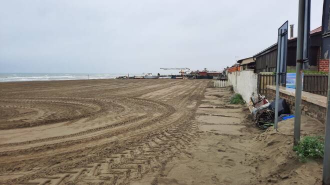 Fiumicino, Magionesi: “Terminata la pulizia delle spiagge di Passoscuro”