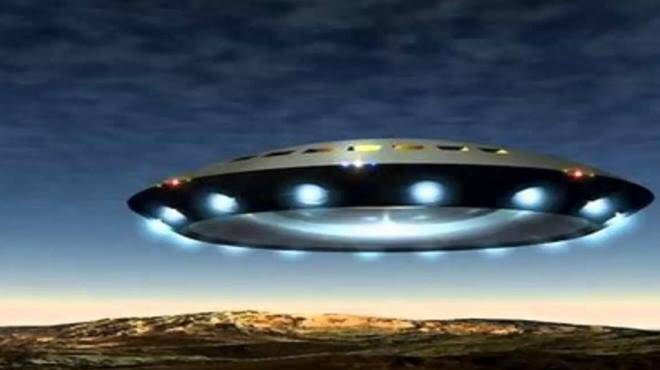 Steven Spielberg e la sua teoria sugli avvistamenti Ufo: “E se fossimo noi dal futuro?”