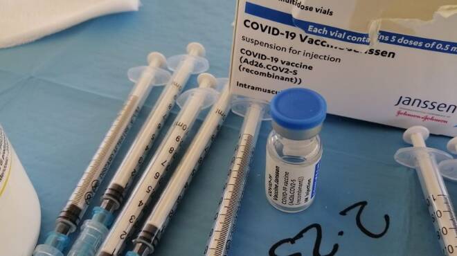 Covid-19, al via i vaccini dai 18 anni in su sulle isole pontine