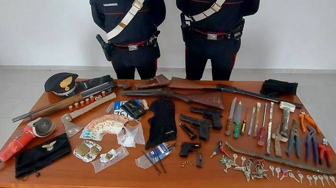 Scoperti con armi clandestine e hashish: 5 arresti tra Albano e Genzano